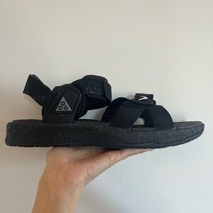 Nike ACG Air Deschutz+ sandals